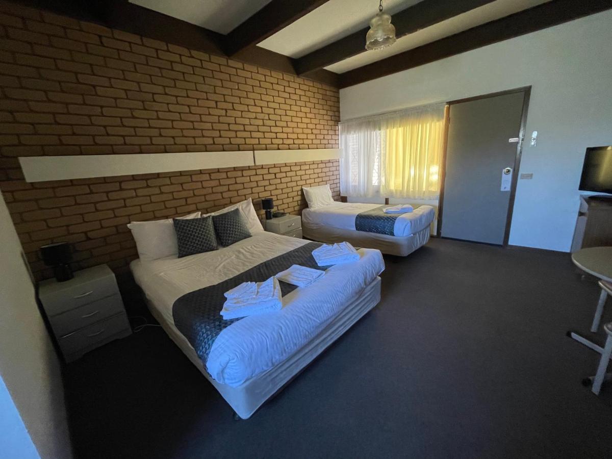 Shepparton Motor Inn Tudor House Motel Екстериор снимка