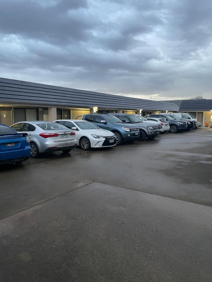 Shepparton Motor Inn Tudor House Motel Екстериор снимка