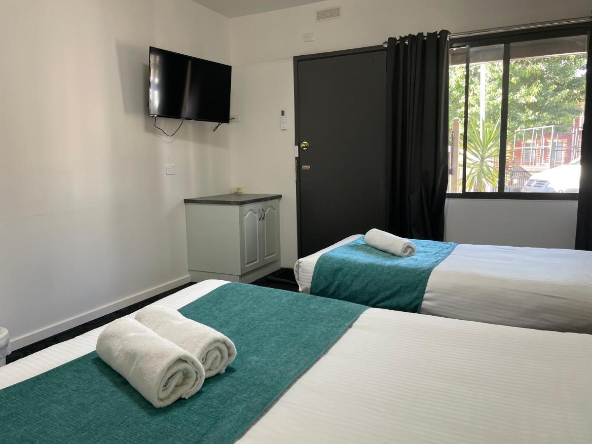Shepparton Motor Inn Tudor House Motel Екстериор снимка