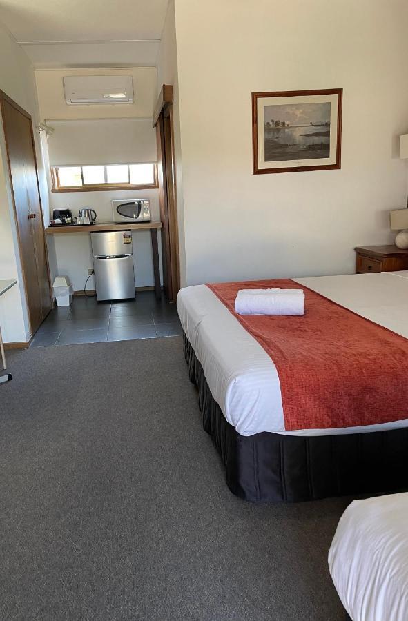 Shepparton Motor Inn Tudor House Motel Екстериор снимка
