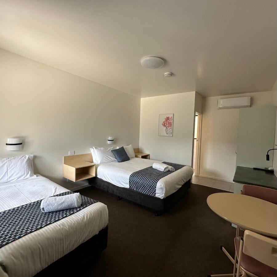 Shepparton Motor Inn Tudor House Motel Екстериор снимка