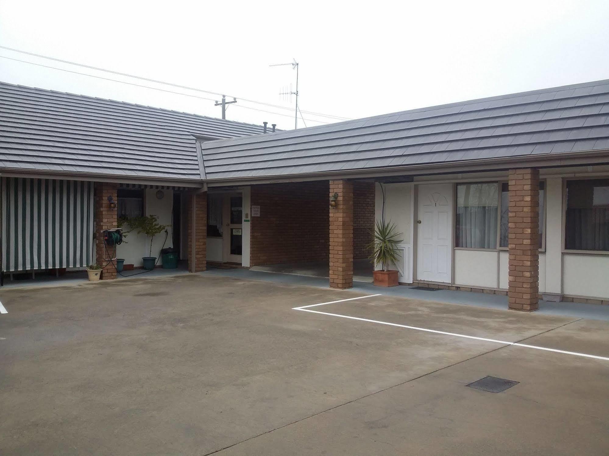 Shepparton Motor Inn Tudor House Motel Екстериор снимка