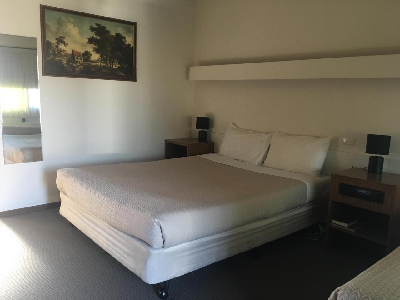 Shepparton Motor Inn Tudor House Motel Екстериор снимка